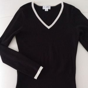 LOFT by Anne Taylor V- neck black & white sweater Size Small S